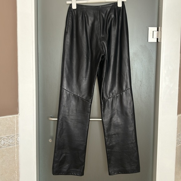 Danier Leather High Waisted Leather Pants Made in Canada Size 4 - Picture 2 of 6